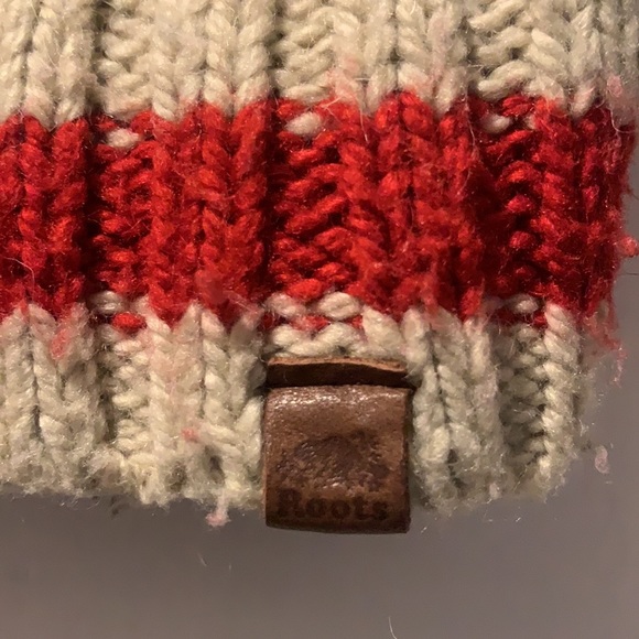 Boys “Cabin Shawl” button-down Roots cardigan. Boys xl but also fits women’s xs - Picture 5 of 7